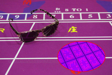 Las gafas de sol del IR/marcaron las lentes de contacto de tarjetas en tramposo de juego